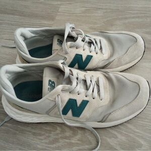 New Balance Unisex White and Teal Sneakers Size 9